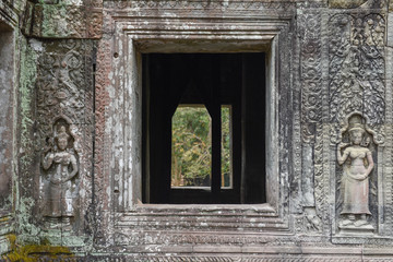 Fototapeta na wymiar Artwork detail of ancient Preah Khan temple in Angkor, Cambodia
