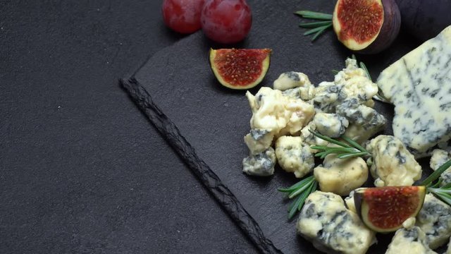 Video of roquefort or dorblu cheese and fig