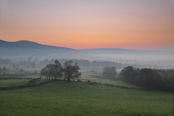 Fototapeta na wymiar Sunrise In The High Peak / An image of a beautiful sunrise over Hope Valley, Derbyshire, England, UK