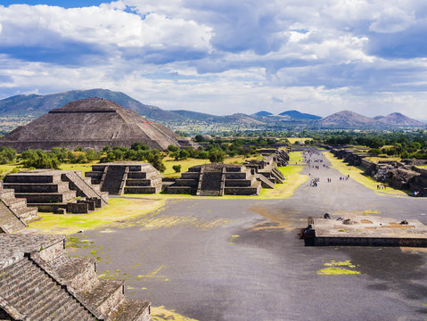 View of the Avenue of the Dead and the Pyramid of the Sun from the Pyramid of the moon, Teotihuacan, Mexico
