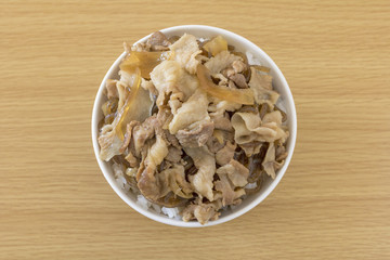 大盛りの牛丼