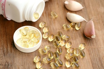 Fototapeta na wymiar capsules of garlic oil