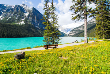 春のカナディアン・ロッキー　バンフ国立公園　レイク・ルイーズ（カナダ）