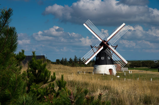 Alte Windm&uuml;hle auf der Insel Mand&ouml;, D&auml;nemark