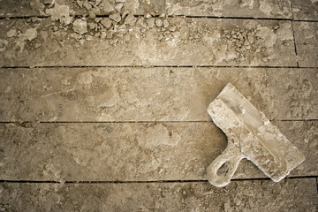 dirty spatula on a construction table stained in plaster lime putty - obrazy, fototapety, plakaty