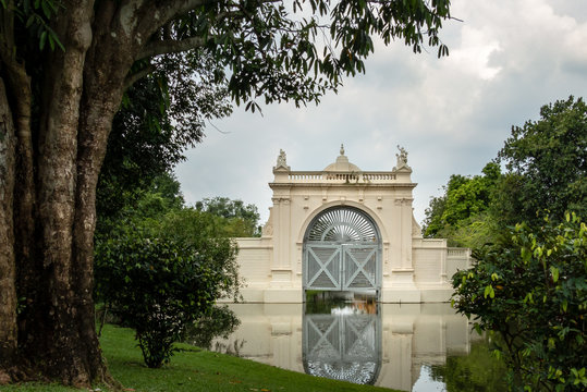 Königliche Sommerresidenz Bang Pa In: Tor zum inneren Palast