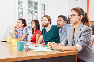 Startup Team bei einer Präsentation