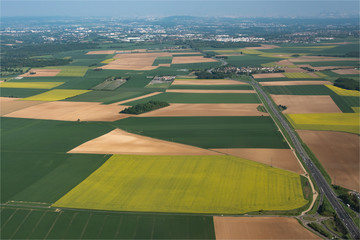 vue aérienne de la campagne française à Théméricourt dans le Val d'Oise en France