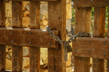 Holzgatter Kette Schloss