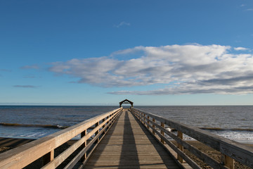Fototapeta premium Muelle en la playa de Waimea, isla de Kauai, Hawaii