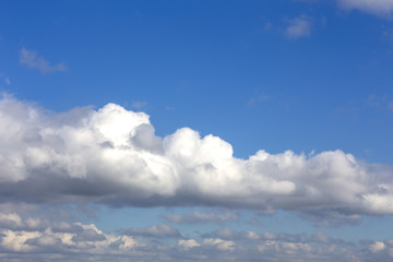 Fototapeta na wymiar wolkenhimmel mit dicke regenwolken
