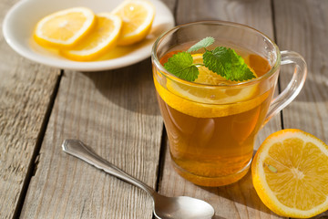 Cold tea with lemon and mint