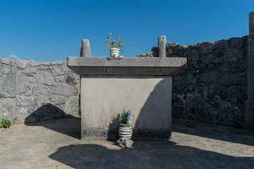 Rovine della antica chiesa, ancora consacrata, di San Valentino, di epoca medievale, sul monte...