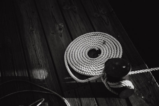 Boat mooring with cable berth cross bollar