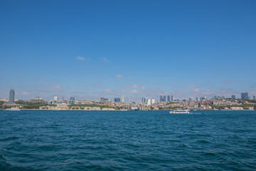 Fototapeta na wymiar Ufer an Meerenge Bosporus, Istanbul