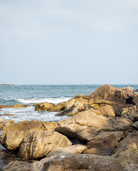 Fototapeta na wymiar rochas na praia