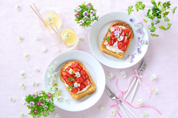 お花のいちごフレンチトースト