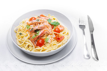 Linguine with shrimps and cherry tomatoes. The shrimps of the Mediterranean are precious crustaceans, the sauce is also accompanied by pepper and fresh parsley