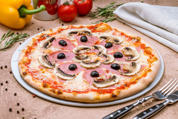 Pizza with ham and mushrooms