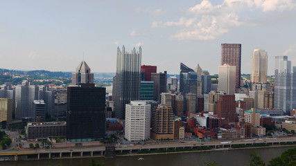 Naklejka na ściany i meble Pittsburgh, Pennsylvania city center during day