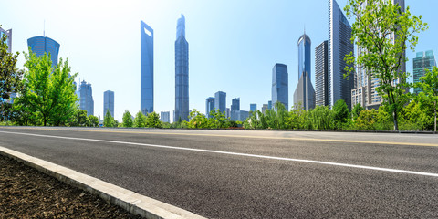 Obraz premium empty asphalt road with city skyline background in shanghai,China