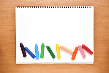 クレヨンとスケッチブック　俯瞰