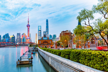 shanghai skyline en moderne stadswolkenkrabbers 's nachts