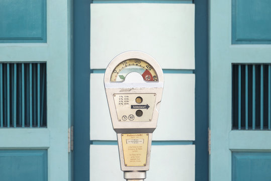 Coin-operated parking lot Old-fashioned look is rare.