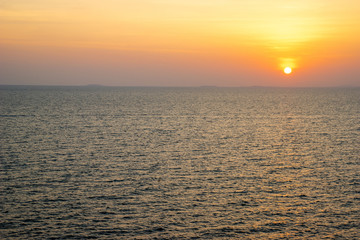 Fototapeta premium The Sun is going to Golden sunsets at sea, East coast of the country, Thailand.
