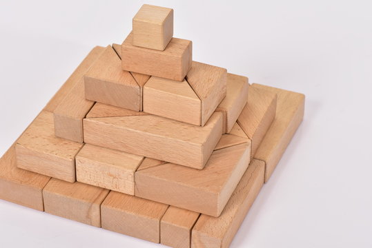 積木　ピラミッド