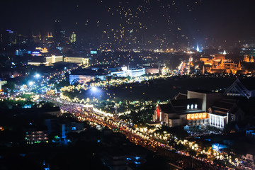 Fototapeta premium Floating flying lantern balloons at night in Bangkok, New Year 2006 festival, Thailand.
