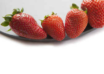 plateau de fraises fraiches