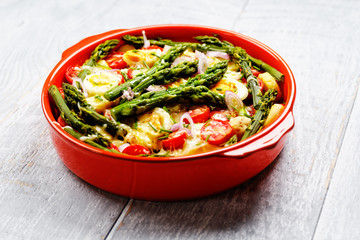 Spargel Gemüse Pfanne mit Käse überbacken