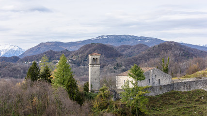 Fototapeta na wymiar Castle and church of San Pietro di Ragogna