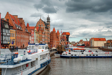 Fototapeta na wymiar Gdansk crane over the Motława River