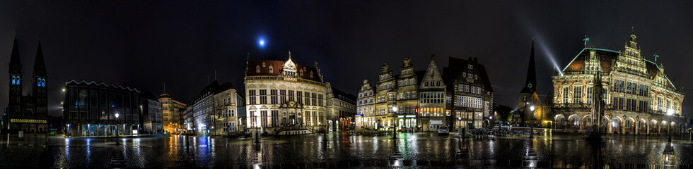 Fototapeta na wymiar Night Skyline of Bremen main market square in the centre of the old Hanseatic City, Germany. 360 degree panoramic montage from 30 images