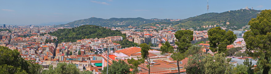 Fototapeta na wymiar View of Barcelona from Turo de les Tres Creus in Park Guell 