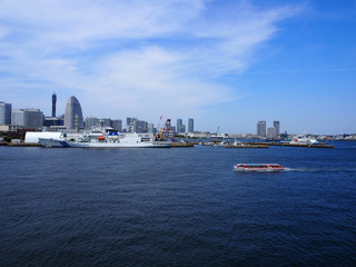 Obraz premium 横浜港 大さん橋 国際客船ターミナル 屋上からの景色