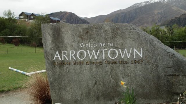 Tilt down Arrowtown welcome sign, New Zealand