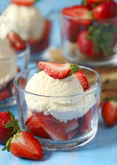 French vanilla ice cream with fresh strawberries