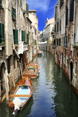 Obraz na płótnie Canvas Canal cityscape in Venice, Italy