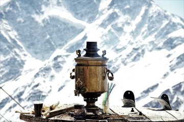 Obraz premium Самовар_станция_Мир_Эльбрус