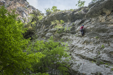 Fototapeta na wymiar Gole di Fara San Martino, Abbazia di San Martino in Valle e free climbing