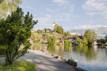 Werdenberg, See, Seeufer, historische Häuser, Schloss, Weinberge, Uferweg, Wasservögel, Spazierweg, Rheintal, Alpen, Frühling, Sommer, Schweiz © bill_17