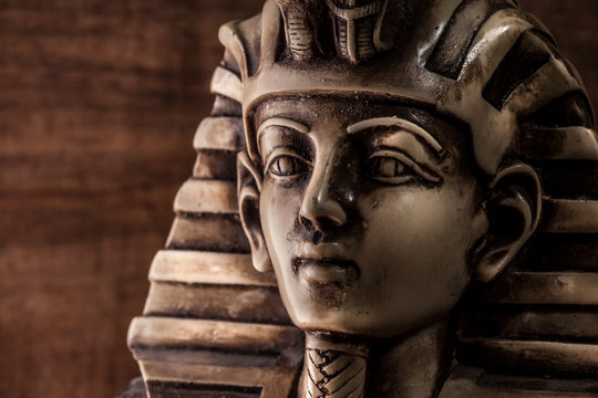 Stone pharaoh tutankhamen mask