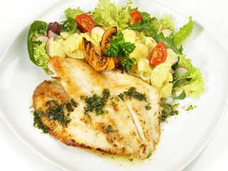 Fischfilet gebraten mit Kartoffelsalat