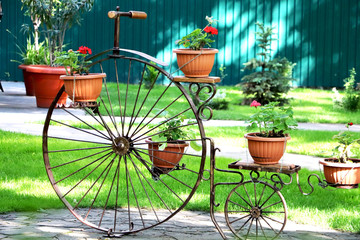 Fototapeta na wymiar An old bicycle with flower baskets for decorating parks and gardens.