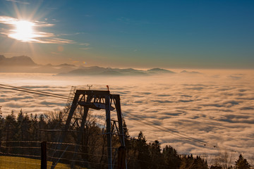 Pfänderbahn über den Wolken mit Alpenpanorama Abendstimmung