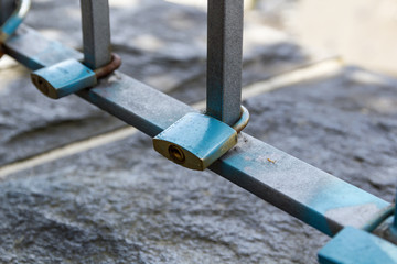 Schlösser am Geländer