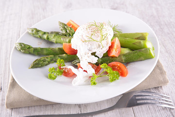 asparagus and poached egg